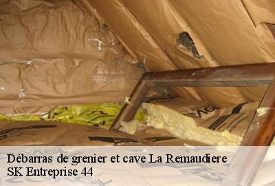 Débarras de grenier et cave  44430